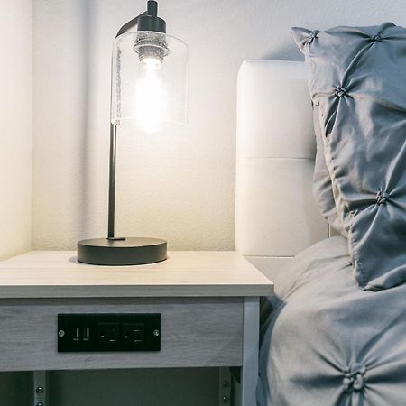 Montrose Guesthouse Suites by Dunyha Houston Extérieur photo