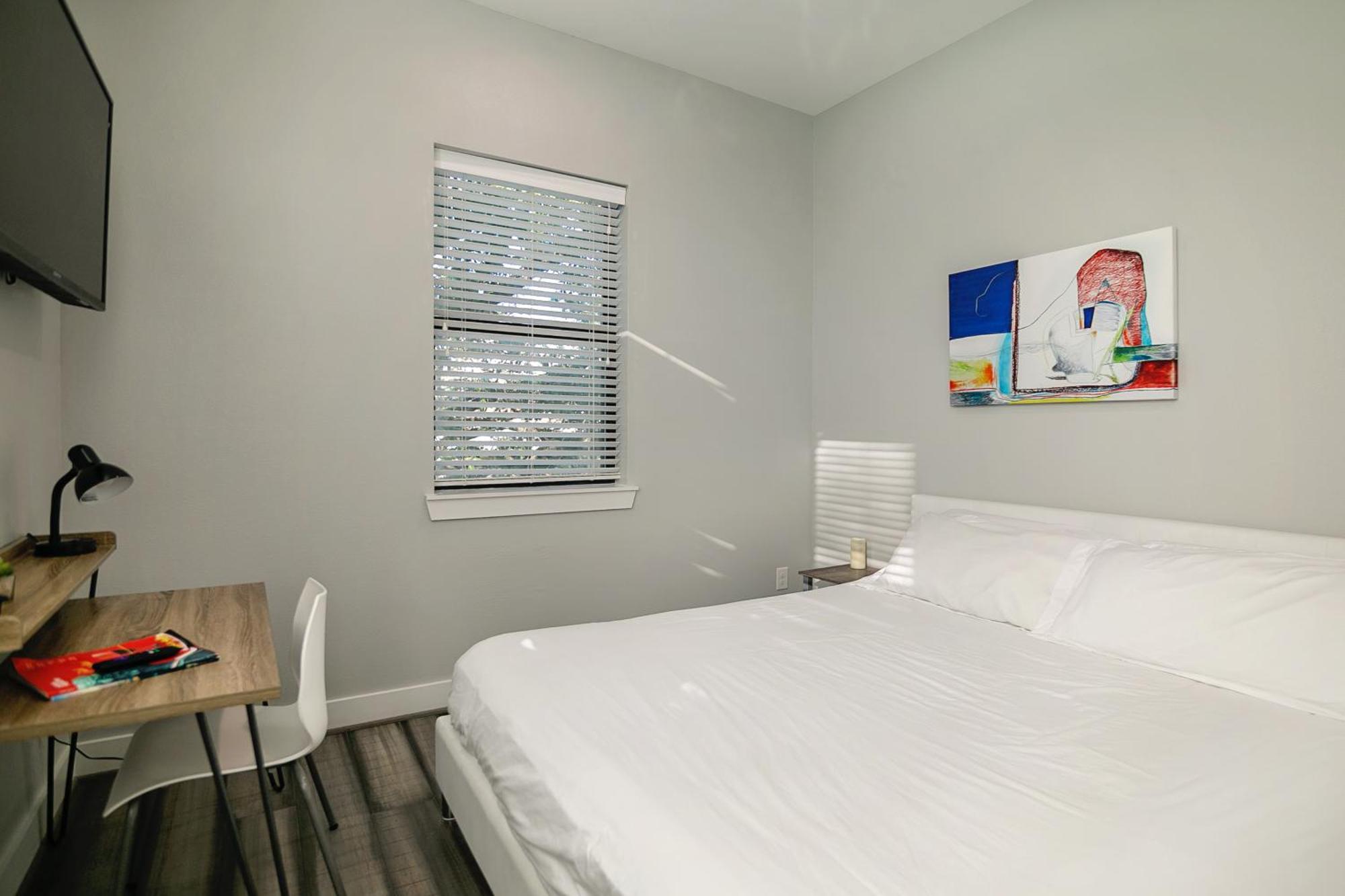 Montrose Guesthouse Suites by Dunyha Houston Extérieur photo