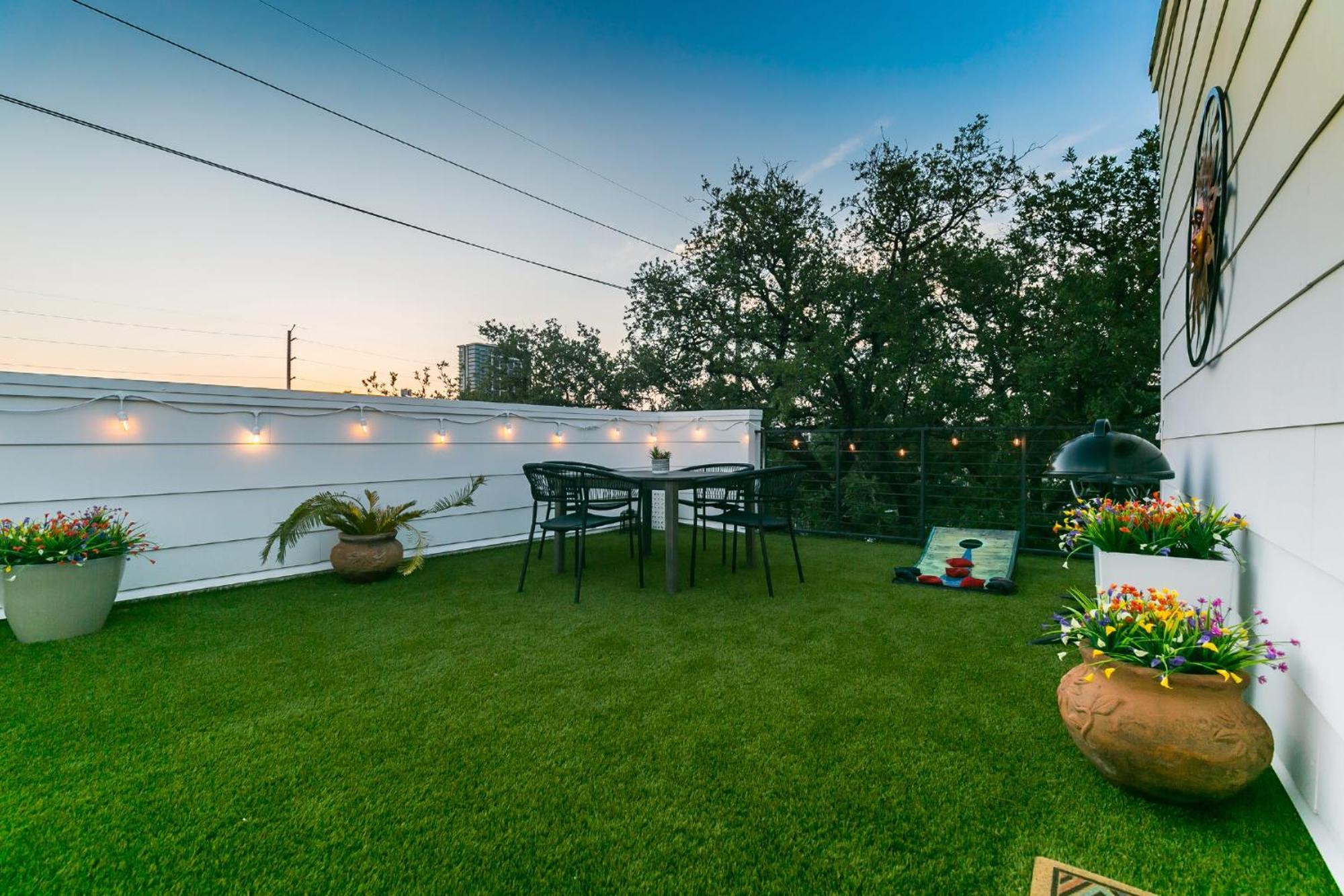 Montrose Guesthouse Suites by Dunyha Houston Extérieur photo