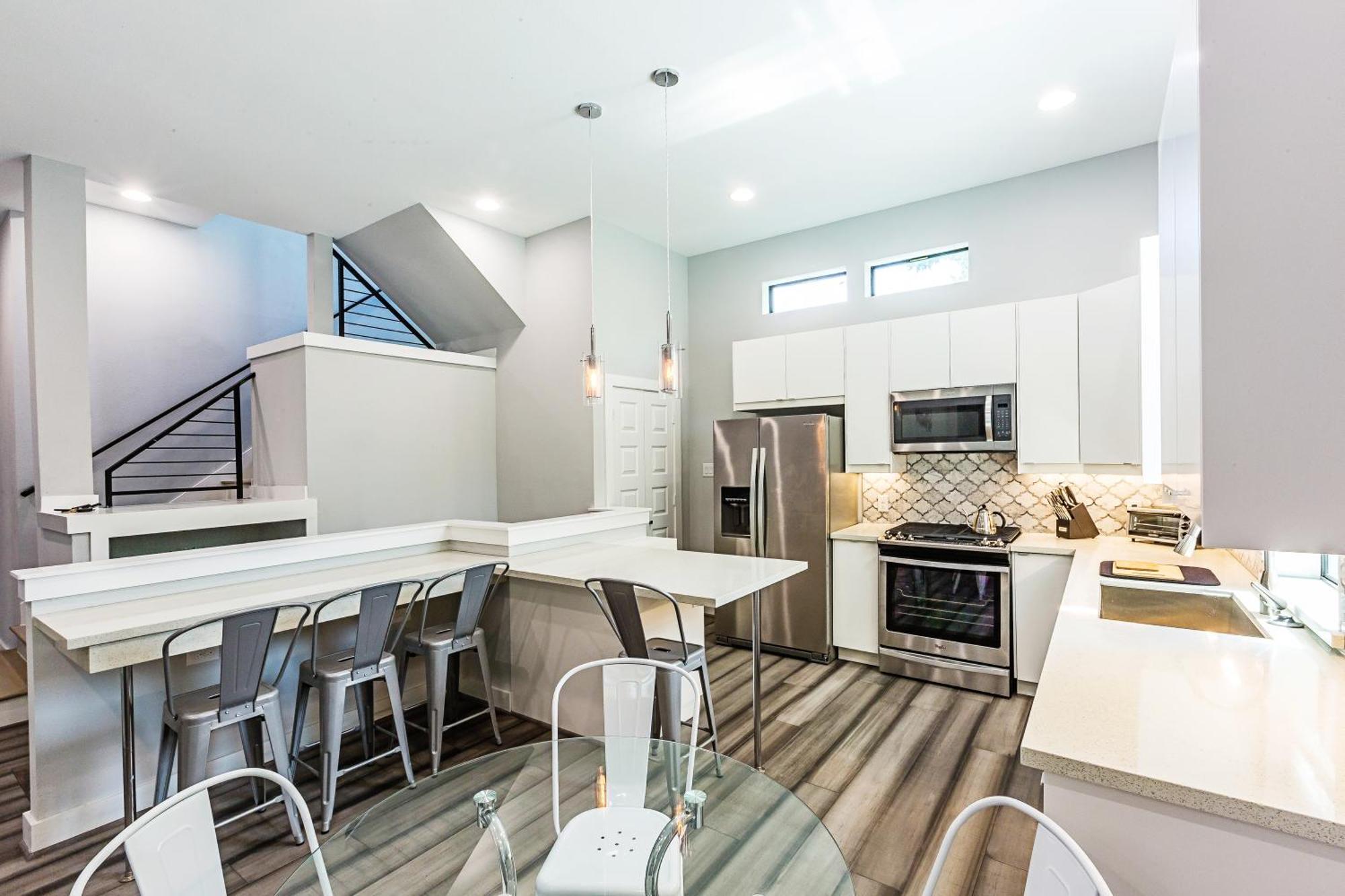 Montrose Guesthouse Suites by Dunyha Houston Extérieur photo