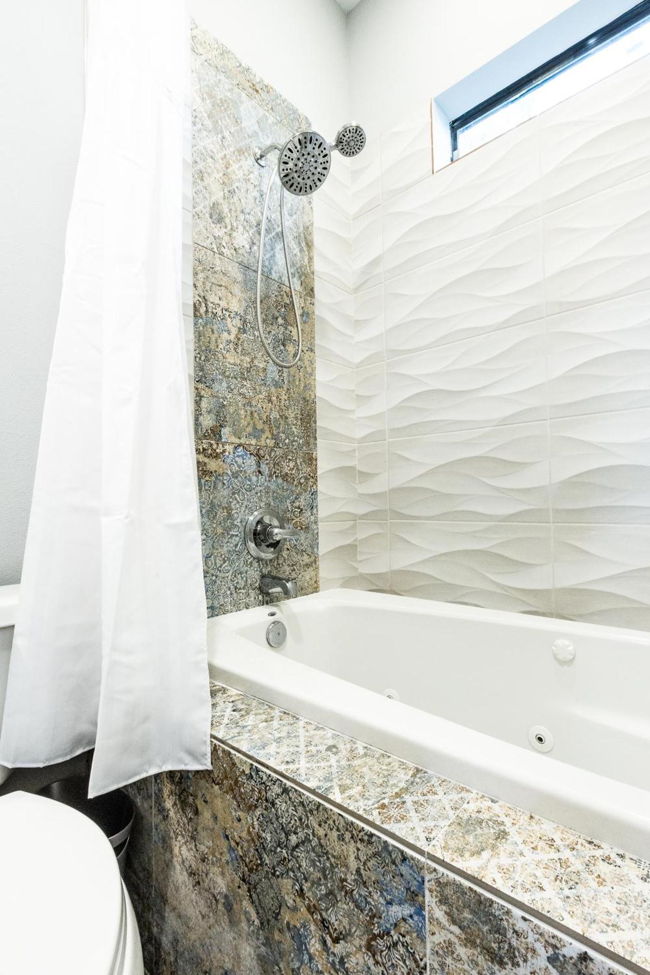 Montrose Guesthouse Suites by Dunyha Houston Extérieur photo